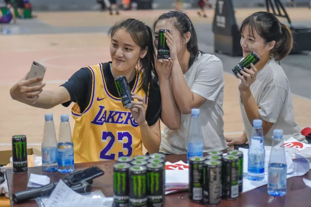 亚洲顶尖俱乐部在比赛中大显身手